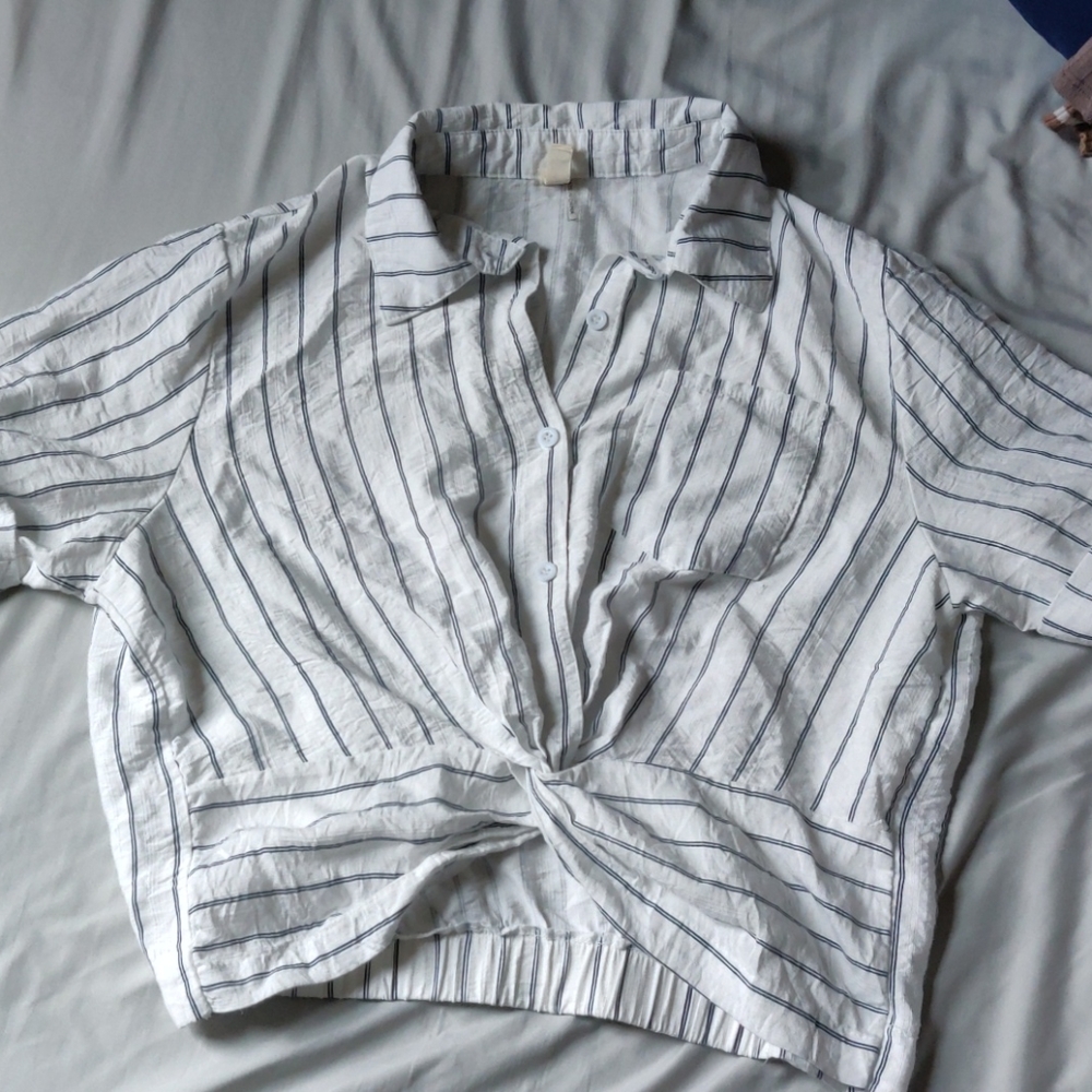 Collared twist front crop top